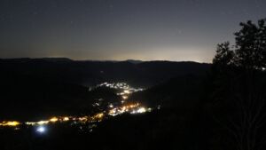 Dieses Bild zeigt eine Webcam-Aufnahme vom Achertal, aufgenommen am Dienstag, den 06.10.2026 um 05:00 Uhr. Die Temperatur betrug 15.5°C.