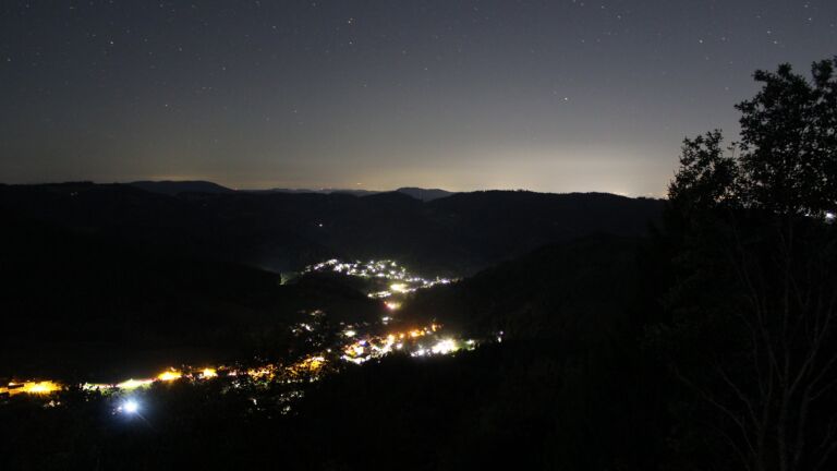 Dieses Bild zeigt eine Webcam-Aufnahme vom Achertal, aufgenommen am Dienstag, den 06.10.2026 um 05:00 Uhr. Die Temperatur betrug 15.5°C.