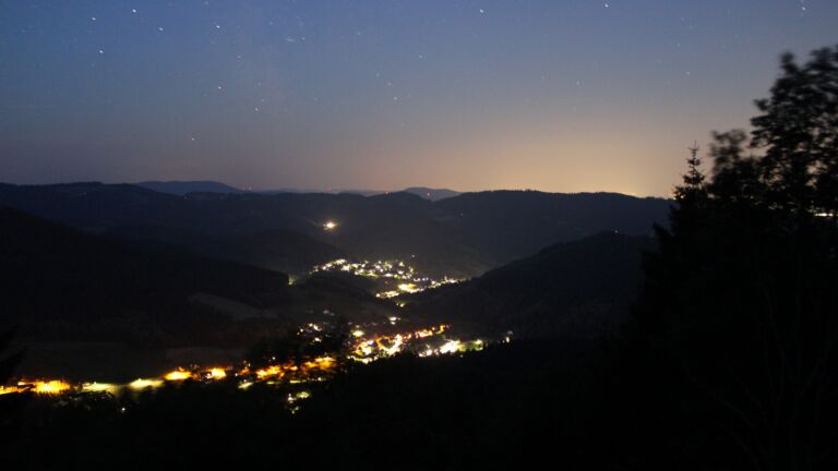 Dieses Bild zeigt eine Webcam-Aufnahme vom Achertal, aufgenommen am Dienstag, den 23.06.2026 um 03:40 Uhr. Die Temperatur betrug 24.9°C.