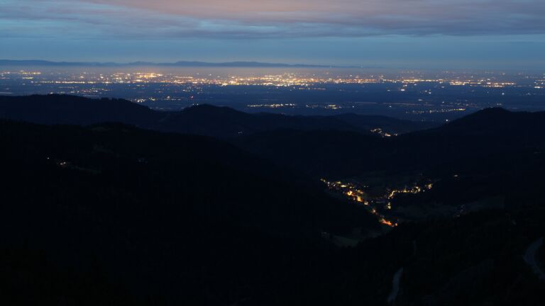 Dieses Bild zeigt eine Webcam-Aufnahme vom Achertal, aufgenommen am Freitag, den 03.10.2025 um 19:40 Uhr. Die Temperatur betrug 9.2°C.