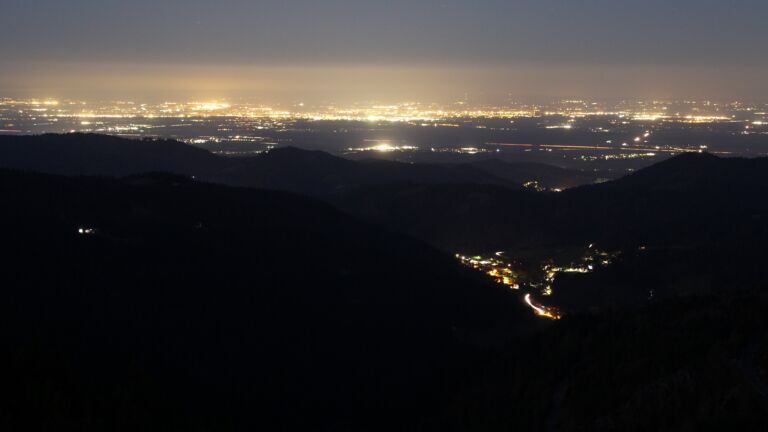 Dieses Bild zeigt eine Webcam-Aufnahme vom Achertal, aufgenommen am Mittwoch, den 08.04.2026 um 05:40 Uhr. Die Temperatur betrug 9.3°C.