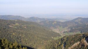 Dieses Bild zeigt eine Webcam-Aufnahme vom Achertal, aufgenommen am Samstag, den 18.04.2026 um 08:20 Uhr. Die Temperatur betrug 15.3°C.