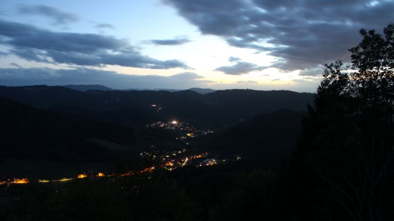 Dieses Bild zeigt eine Webcam-Aufnahme vom Achertal, aufgenommen am Samstag, den 10.10.2026 um 19:30 Uhr. Die Temperatur betrug 8.3°C.