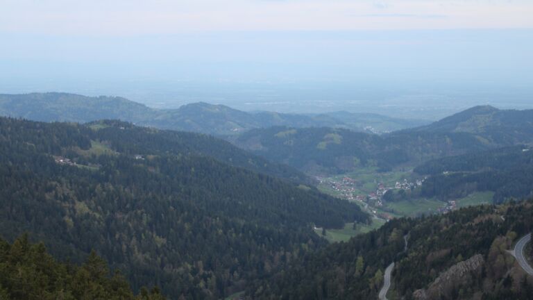 Dieses Bild zeigt eine Webcam-Aufnahme vom Achertal, aufgenommen am Samstag, den 18.04.2026 um 06:40 Uhr. Die Temperatur betrug 12.1°C.