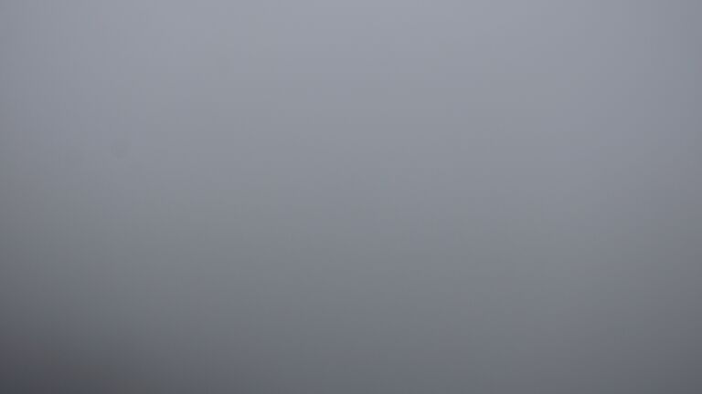 Dieses Bild zeigt eine Webcam-Aufnahme vom Achertal, aufgenommen am Montag, den 27.10.2025 um 15:50 Uhr. Die Temperatur betrug 2.5°C.