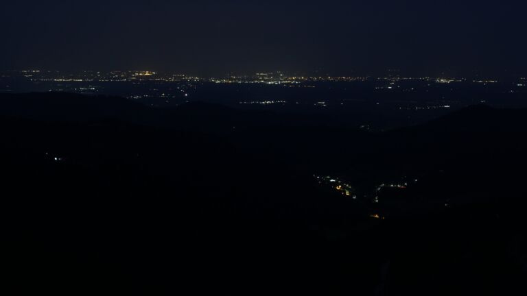 Dieses Bild zeigt eine Webcam-Aufnahme vom Achertal, aufgenommen am Donnerstag, den 14.08.2025 um 05:10 Uhr. Die Temperatur betrug 22.9°C.