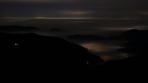 Dieses Bild zeigt eine Webcam-Aufnahme vom Achertal, aufgenommen am Montag, den 22.12.2025 um 03:00 Uhr. Die Temperatur betrug 8.4°C.