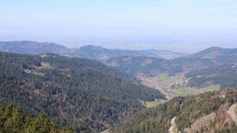 Dieses Bild zeigt eine Webcam-Aufnahme vom Achertal, aufgenommen am Donnerstag, den 09.04.2026 um 11:50 Uhr. Die Temperatur betrug 16.8°C.