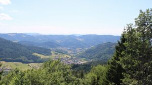 Dieses Bild zeigt eine Webcam-Aufnahme vom Achertal, aufgenommen am Samstag, den 11.07.2026 um 15:00 Uhr. Die Temperatur betrug 33.2°C.