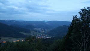 Dieses Bild zeigt eine Webcam-Aufnahme vom Achertal, aufgenommen am Dienstag, den 18.08.2026 um 05:50 Uhr. Die Temperatur betrug 17.1°C.