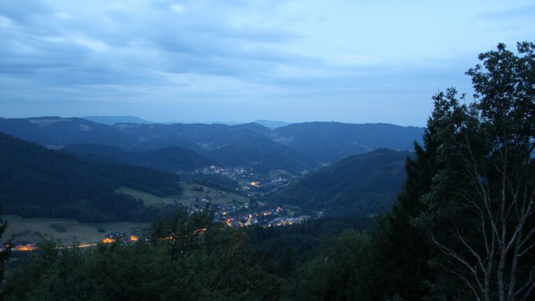 Dieses Bild zeigt eine Webcam-Aufnahme vom Achertal, aufgenommen am Dienstag, den 18.08.2026 um 05:50 Uhr. Die Temperatur betrug 17.1°C.