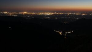 Dieses Bild zeigt eine Webcam-Aufnahme vom Achertal, aufgenommen am Donnerstag, den 30.04.2026 um 22:00 Uhr. Die Temperatur betrug 7.1°C.