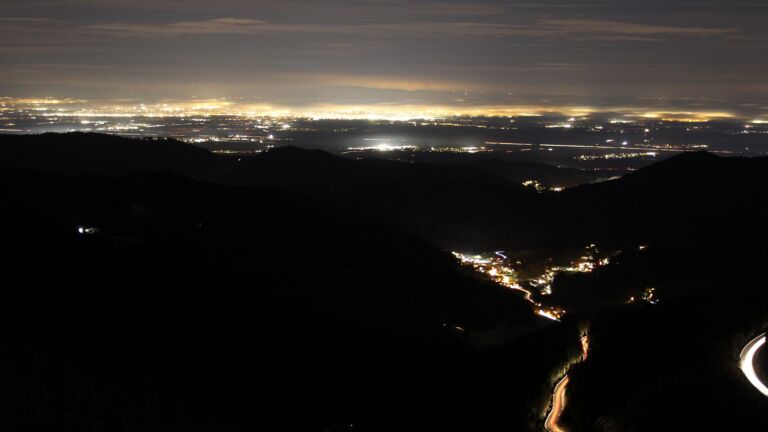 Dieses Bild zeigt eine Webcam-Aufnahme vom Achertal, aufgenommen am Dienstag, den 02.12.2025 um 06:30 Uhr. Die Temperatur betrug 1.6°C.