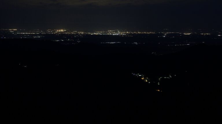 Dieses Bild zeigt eine Webcam-Aufnahme vom Achertal, aufgenommen am Freitag, den 02.05.2025 um 04:50 Uhr. Die Temperatur betrug 17.3°C.