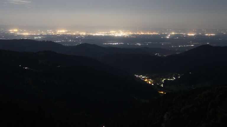 Dieses Bild zeigt eine Webcam-Aufnahme vom Achertal, aufgenommen am Mittwoch, den 07.05.2025 um 02:00 Uhr. Die Temperatur betrug 5.1°C.