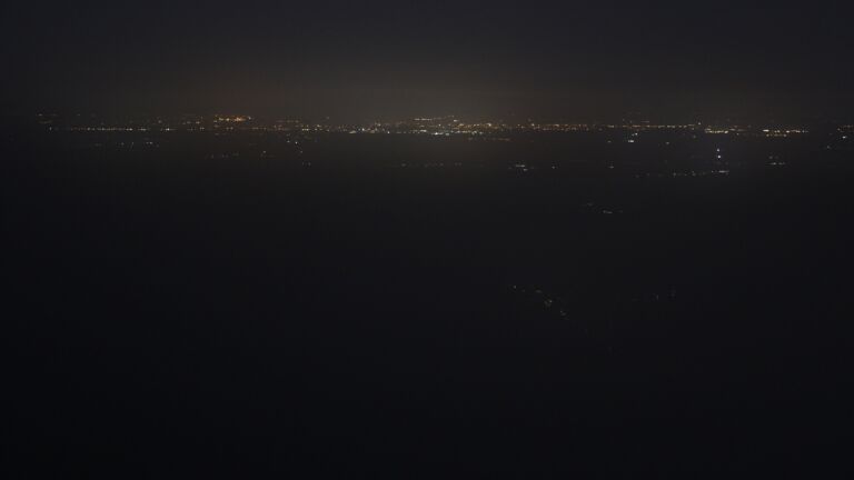 Dieses Bild zeigt eine Webcam-Aufnahme vom Achertal, aufgenommen am Sonntag, den 28.09.2025 um 21:30 Uhr. Die Temperatur betrug 6.8°C.