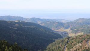 Dieses Bild zeigt eine Webcam-Aufnahme vom Achertal, aufgenommen am Donnerstag, den 18.12.2025 um 11:10 Uhr. Die Temperatur betrug 7.4°C.