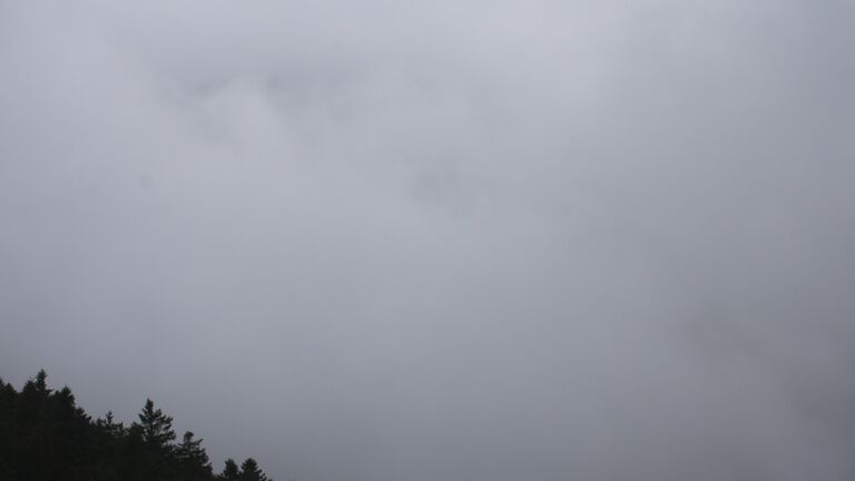 Dieses Bild zeigt eine Webcam-Aufnahme vom Achertal, aufgenommen am Dienstag, den 14.04.2026 um 13:40 Uhr. Die Temperatur betrug 4.4°C.