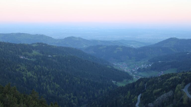 Dieses Bild zeigt eine Webcam-Aufnahme vom Achertal, aufgenommen am Donnerstag, den 23.04.2026 um 06:30 Uhr. Die Temperatur betrug 3.9°C.