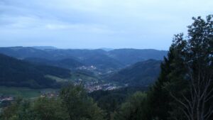 Dieses Bild zeigt eine Webcam-Aufnahme vom Achertal, aufgenommen am Mittwoch, den 07.10.2026 um 19:10 Uhr. Die Temperatur betrug 18.1°C.