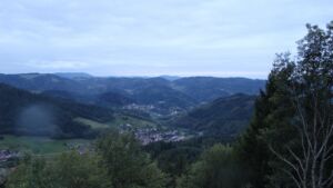 Dieses Bild zeigt eine Webcam-Aufnahme vom Achertal, aufgenommen am Freitag, den 09.10.2026 um 18:50 Uhr. Die Temperatur betrug 7.5°C.