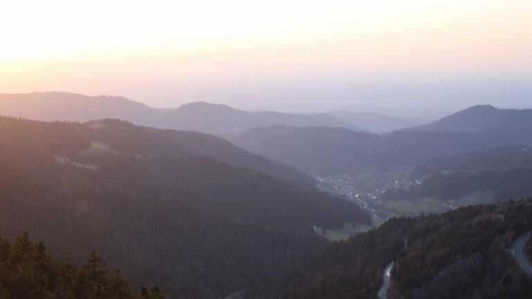 Dieses Bild zeigt eine Webcam-Aufnahme vom Achertal, aufgenommen am Donnerstag, den 26.02.2026 um 17:50 Uhr. Die Temperatur betrug 11.2°C.