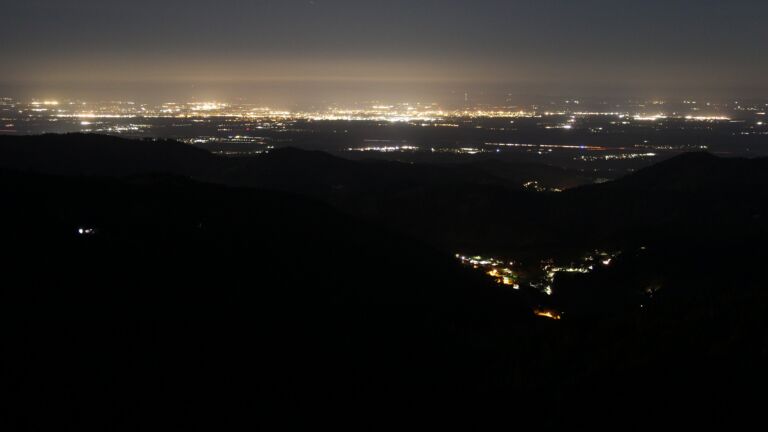Dieses Bild zeigt eine Webcam-Aufnahme vom Achertal, aufgenommen am Dienstag, den 07.04.2026 um 03:00 Uhr. Die Temperatur betrug 7.2°C.