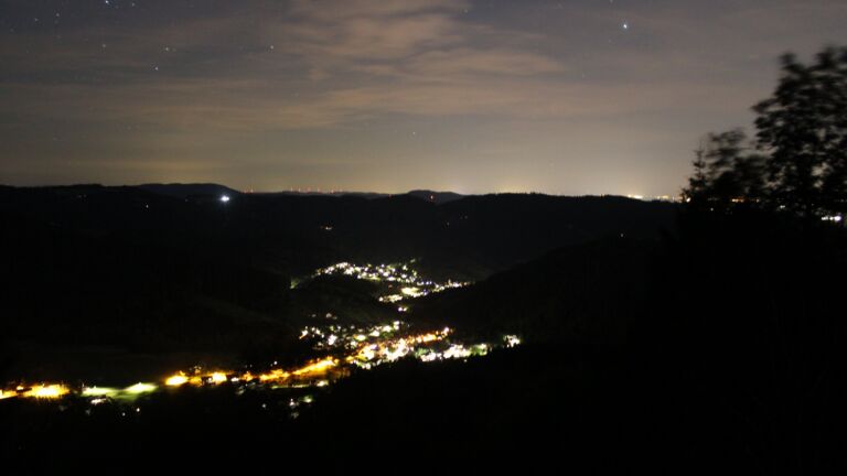 Dieses Bild zeigt eine Webcam-Aufnahme vom Achertal, aufgenommen am Montag, den 06.07.2026 um 23:40 Uhr. Die Temperatur betrug 21.7°C.