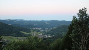 Dieses Bild zeigt eine Webcam-Aufnahme vom Achertal, aufgenommen am Sonntag, den 12.07.2026 um 05:30 Uhr. Die Temperatur betrug 18.8°C.