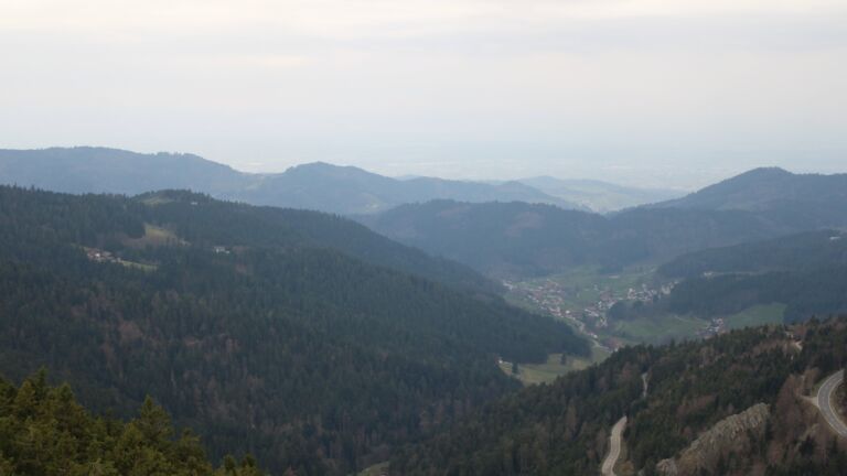 Dieses Bild zeigt eine Webcam-Aufnahme vom Achertal, aufgenommen am Mittwoch, den 25.03.2026 um 08:50 Uhr. Die Temperatur betrug 4.8°C.