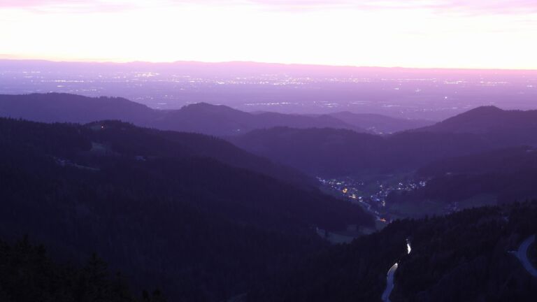 Dieses Bild zeigt eine Webcam-Aufnahme vom Achertal, aufgenommen am Montag, den 06.04.2026 um 20:40 Uhr. Die Temperatur betrug 10.1°C.