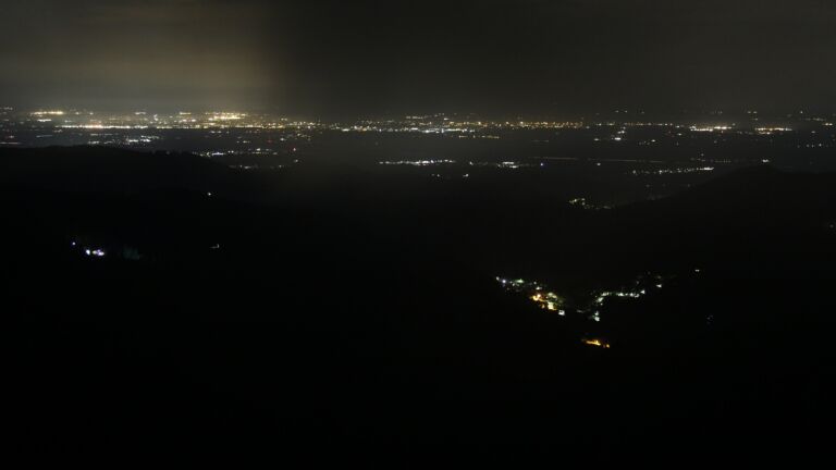 Dieses Bild zeigt eine Webcam-Aufnahme vom Achertal, aufgenommen am Donnerstag, den 31.07.2025 um 01:00 Uhr. Die Temperatur betrug 11°C.
