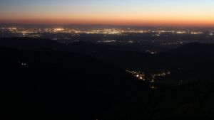 Dieses Bild zeigt eine Webcam-Aufnahme vom Achertal, aufgenommen am Donnerstag, den 30.04.2026 um 21:50 Uhr. Die Temperatur betrug 7.2°C.