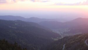 Dieses Bild zeigt eine Webcam-Aufnahme vom Achertal, aufgenommen am Freitag, den 08.05.2026 um 20:40 Uhr. Die Temperatur betrug 10.2°C.