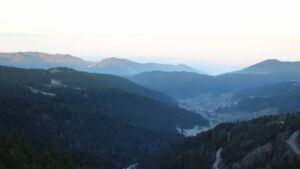 Dieses Bild zeigt eine Webcam-Aufnahme vom Achertal, aufgenommen am Montag, den 29.12.2025 um 08:50 Uhr. Die Temperatur betrug 2.1°C.