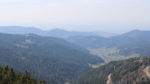 Dieses Bild zeigt eine Webcam-Aufnahme vom Achertal, aufgenommen am Dienstag, den 24.03.2026 um 13:30 Uhr. Die Temperatur betrug 8.9°C.