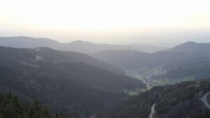 Dieses Bild zeigt eine Webcam-Aufnahme vom Achertal, aufgenommen am Montag, den 06.04.2026 um 19:20 Uhr. Die Temperatur betrug 11.2°C.