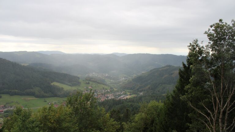 Dieses Bild zeigt eine Webcam-Aufnahme vom Achertal, aufgenommen am Freitag, den 18.09.2026 um 12:10 Uhr. Die Temperatur betrug 12.4°C.