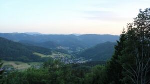 Dieses Bild zeigt eine Webcam-Aufnahme vom Achertal, aufgenommen am Samstag, den 30.05.2026 um 20:50 Uhr. Die Temperatur betrug 24.4°C.