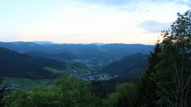 Dieses Bild zeigt eine Webcam-Aufnahme vom Achertal, aufgenommen am Freitag, den 15.05.2026 um 20:10 Uhr. Die Temperatur betrug 6.5°C.