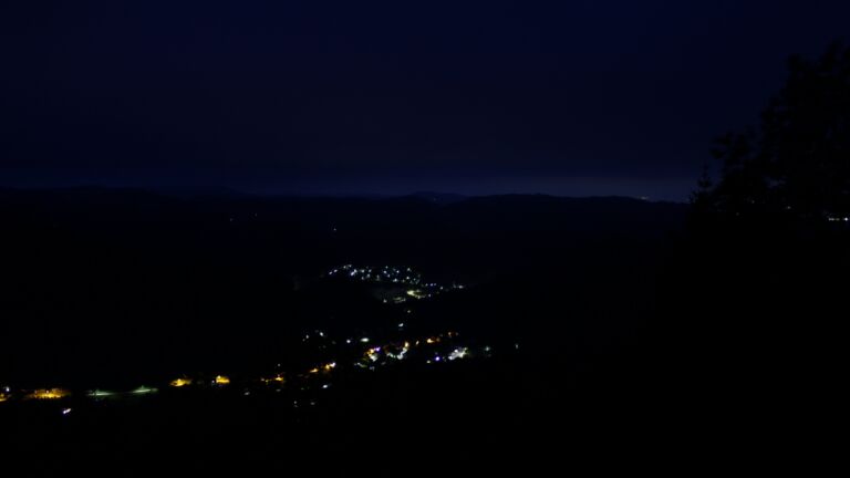 Dieses Bild zeigt eine Webcam-Aufnahme vom Achertal, aufgenommen am Samstag, den 16.05.2026 um 04:40 Uhr. Die Temperatur betrug 3.4°C.