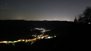 Dieses Bild zeigt eine Webcam-Aufnahme vom Achertal, aufgenommen am Dienstag, den 13.10.2026 um 00:00 Uhr. Die Temperatur betrug 10.6°C.