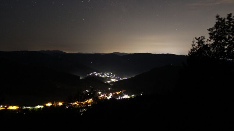 Dieses Bild zeigt eine Webcam-Aufnahme vom Achertal, aufgenommen am Samstag, den 18.07.2026 um 03:00 Uhr. Die Temperatur betrug 16.2°C.