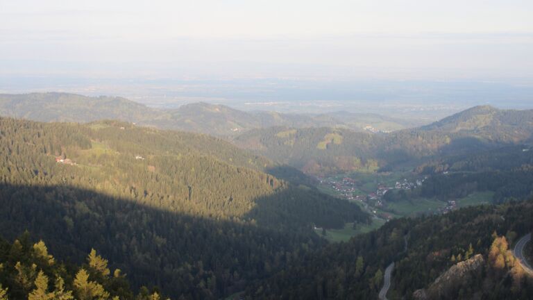 Dieses Bild zeigt eine Webcam-Aufnahme vom Achertal, aufgenommen am Samstag, den 18.04.2026 um 07:30 Uhr. Die Temperatur betrug 14.5°C.