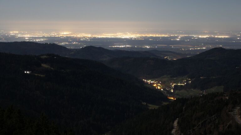 Dieses Bild zeigt eine Webcam-Aufnahme vom Achertal, aufgenommen am Donnerstag, den 05.03.2026 um 03:00 Uhr. Die Temperatur betrug 4.6°C.