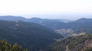 Dieses Bild zeigt eine Webcam-Aufnahme vom Achertal, aufgenommen am Donnerstag, den 18.12.2025 um 14:10 Uhr. Die Temperatur betrug 7.9°C.