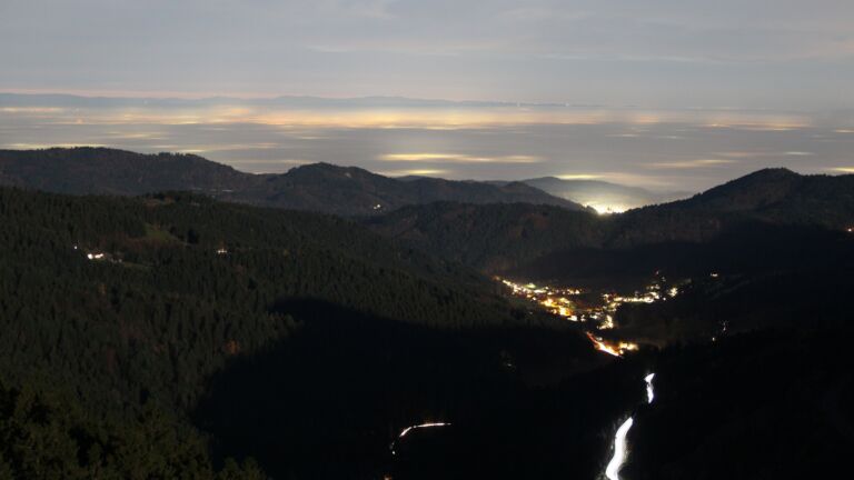 Dieses Bild zeigt eine Webcam-Aufnahme vom Achertal, aufgenommen am Donnerstag, den 06.11.2025 um 18:30 Uhr. Die Temperatur betrug 9.1°C.