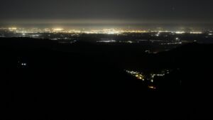 Dieses Bild zeigt eine Webcam-Aufnahme vom Achertal, aufgenommen am Freitag, den 24.04.2026 um 04:10 Uhr. Die Temperatur betrug 7.7°C.