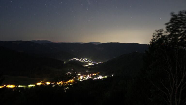 Dieses Bild zeigt eine Webcam-Aufnahme vom Achertal, aufgenommen am Donnerstag, den 09.07.2026 um 03:20 Uhr. Die Temperatur betrug 17.3°C.