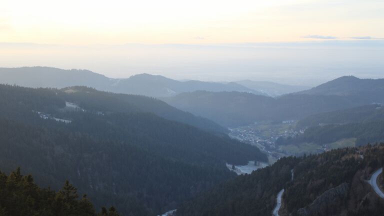 Dieses Bild zeigt eine Webcam-Aufnahme vom Achertal, aufgenommen am Donnerstag, den 01.01.2026 um 16:20 Uhr. Die Temperatur betrug -5.6°C.